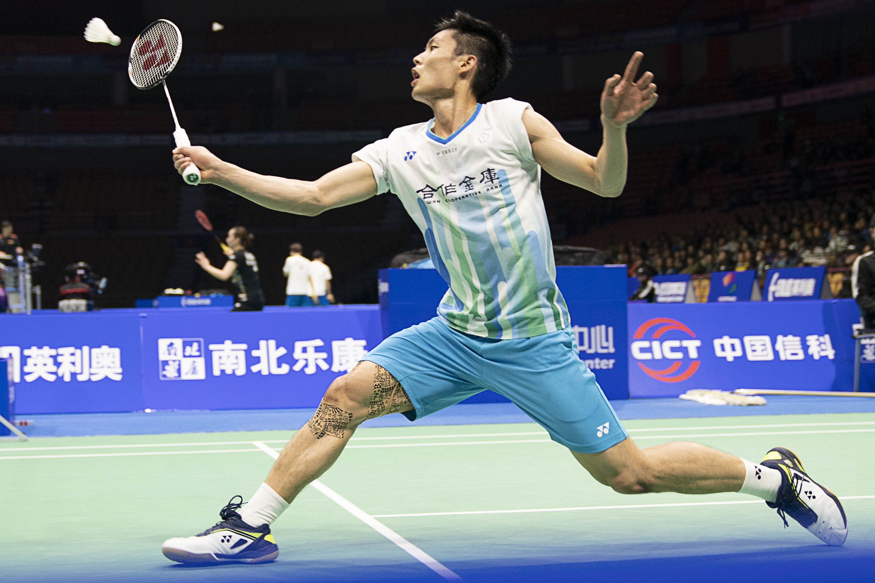 他与其他顶 他与其他顶