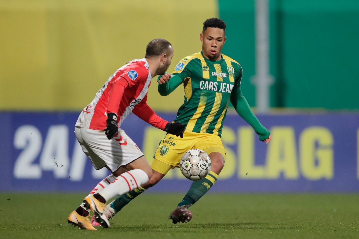 國足主帥多 國足主帥多